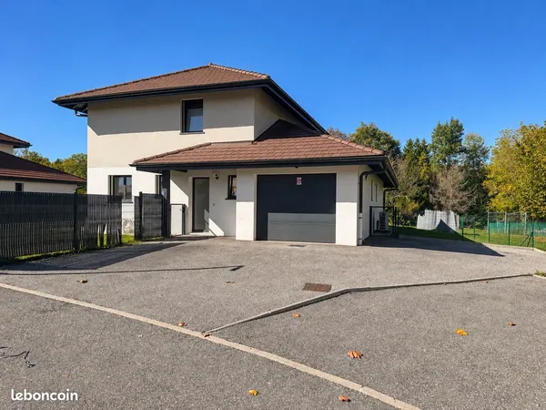 Maison contemporaine 5 pièces - 134 m² - Terrain 652 m² - Saint-Martin-Bellevue