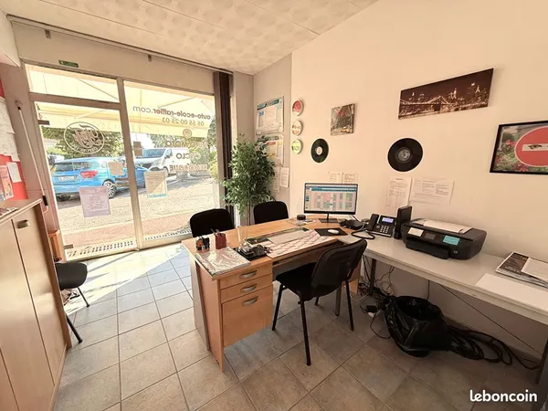 Local 45 m² FEYTIAT
