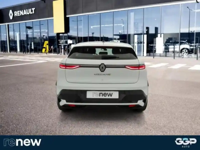 Renault Megane e-tech electric ev40 130ch equilibre standard charge — photo 9