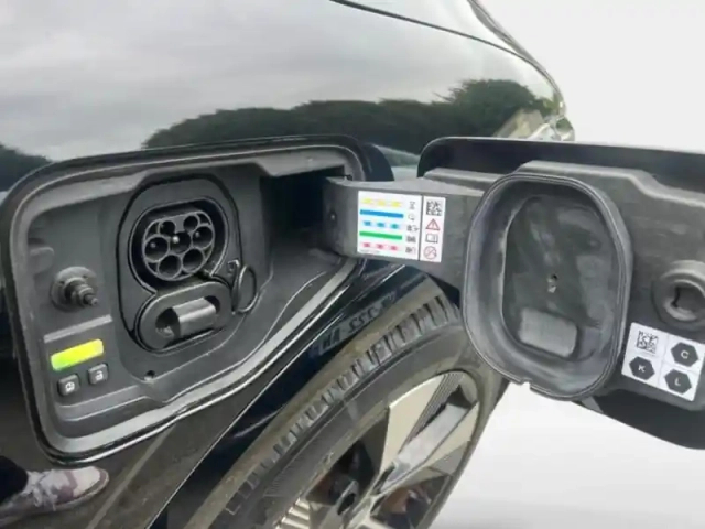 Renault Megane e-tech electric ev60 220ch equilibre super charge -b soh 94% — photo 10