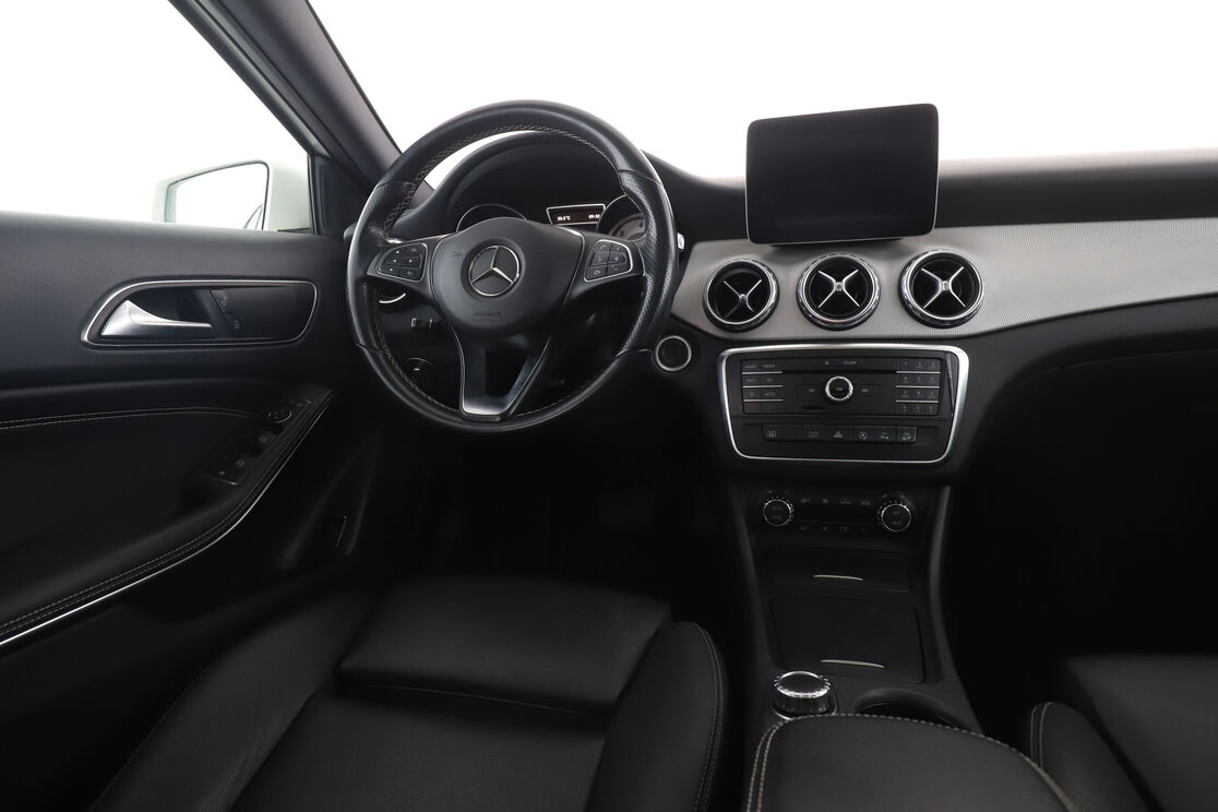Mercedes-Benz GLA 200 d Activity Edition 4Matic 7G-DCT — photo 12