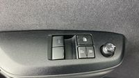 Toyota Yaris 116h Dynamic 5p MY22 — photo 9