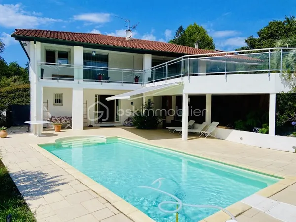 Maison 6 pièces 238 m²