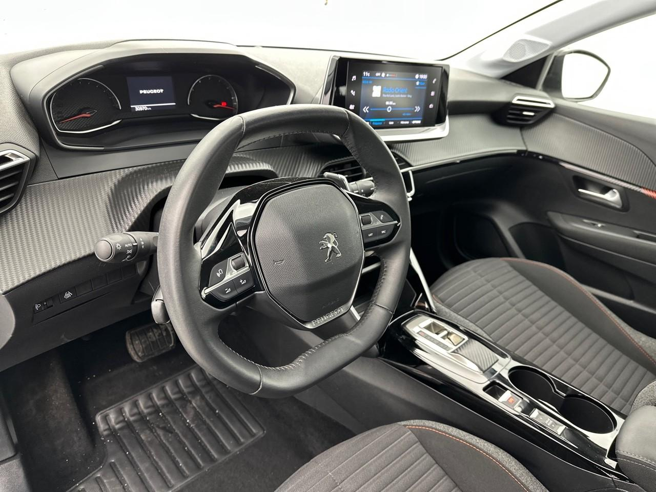 Peugeot 208 puretech 100 s&s eat8 active pack — photo 8