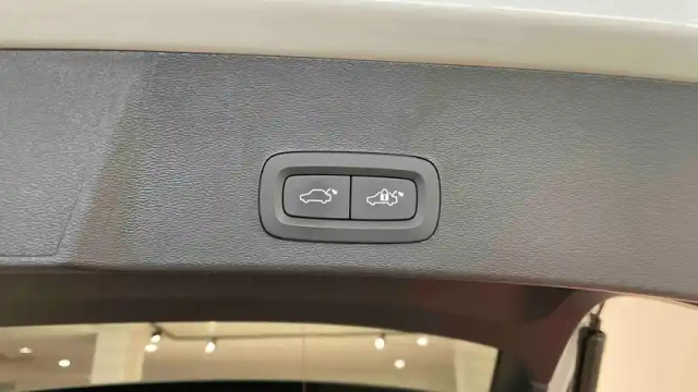 Volvo Xc40 t4 recharge 129+82 ch dct7 — photo 11