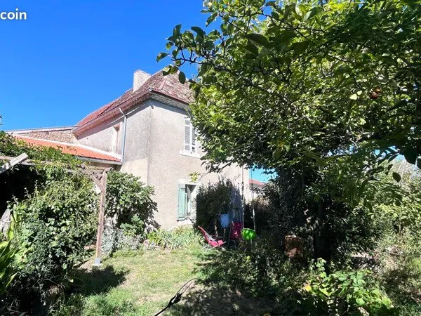 Maison périgourdine et jardin