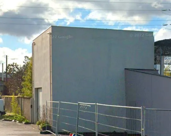 Local commercial emplacement idéal tous commerces 90m2 sur 2 niveaux