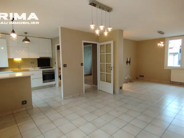 Grenoble (38000) Bel appartement T3 traversant et lumineux