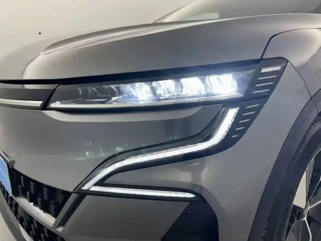 Renault Megane e-tech ev40 130ch standard charge — photo 51