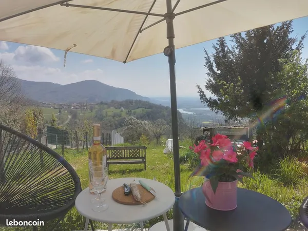 Maison meublée de 50 m² avec garage, jardin et vue panoramique - Souclin