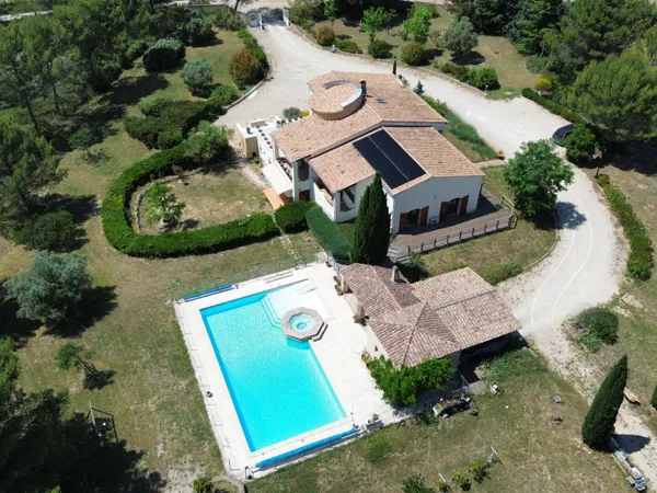 Maison 8 pièces 308 m²
