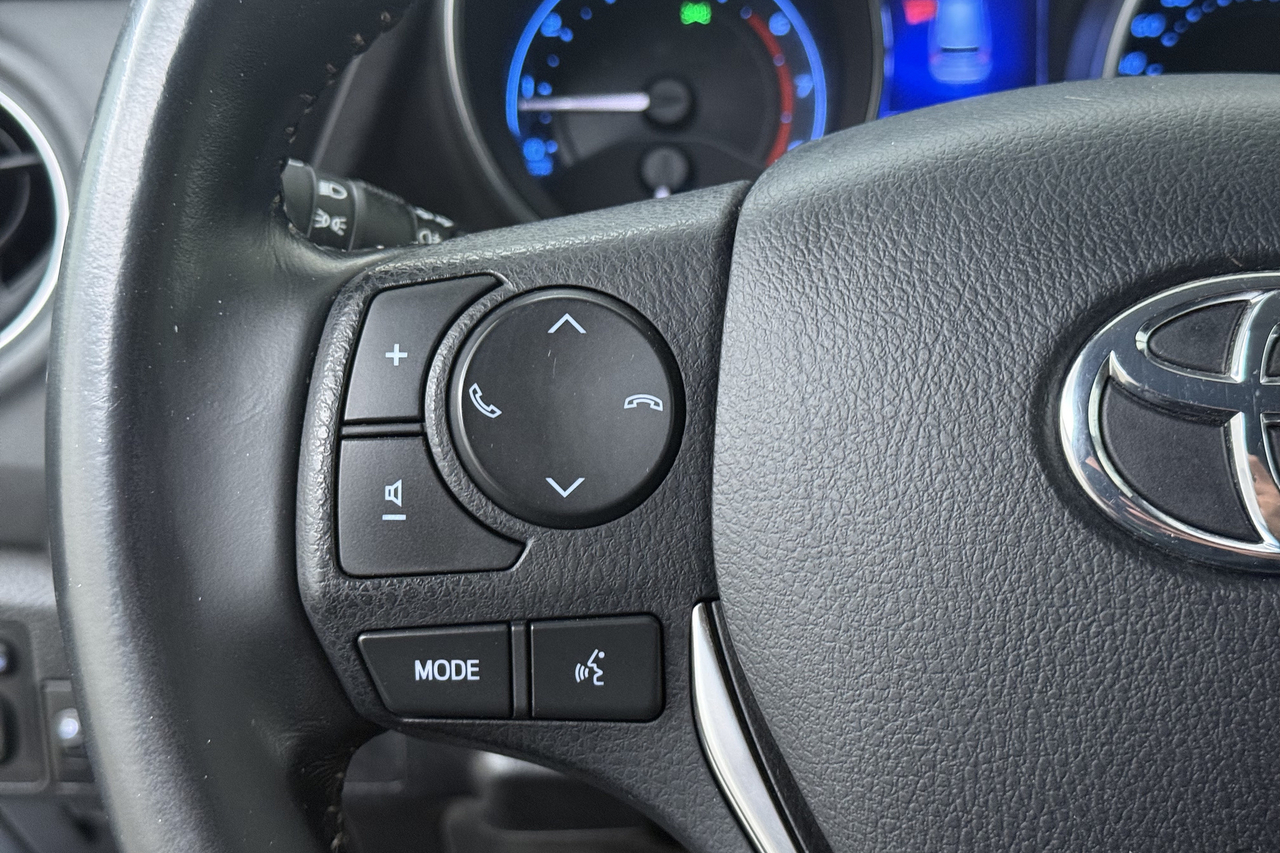 Toyota Auris Touring Sports — photo 13