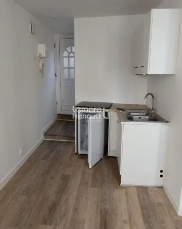 Petit F2 32.93 m² en Rdv avec Jardinet