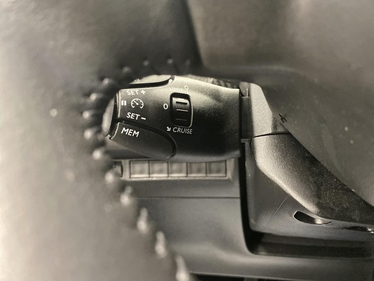 Peugeot 2008 puretech 100 s&s bvm6 allure — photo 18