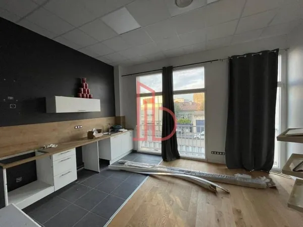 Local commercial 210 m²
