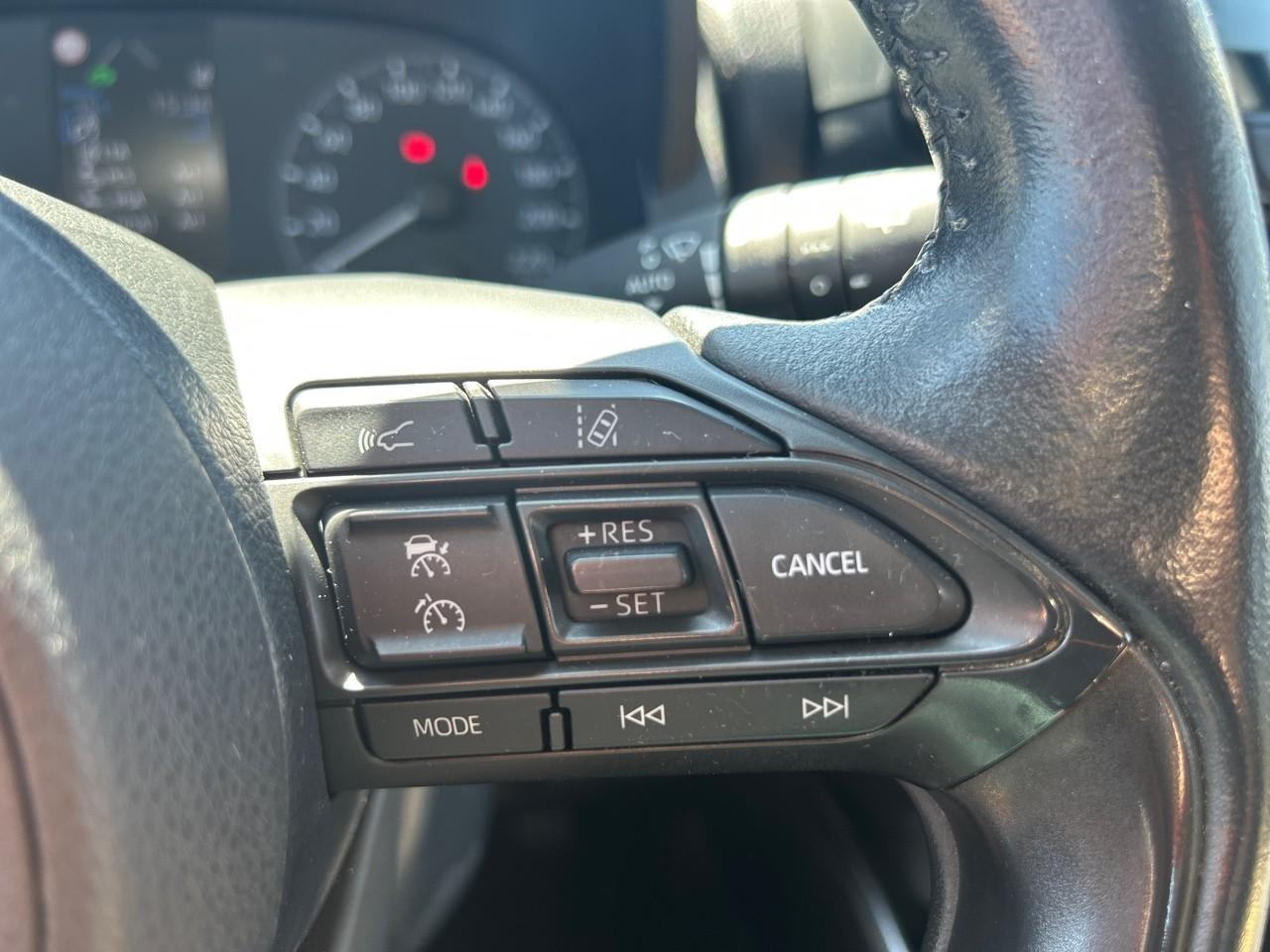 Toyota Yaris 116h iconic 5p — photo 13