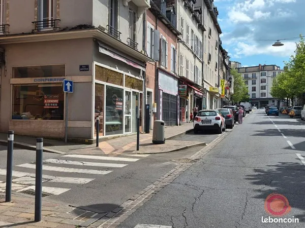 Local commercial 84 m² RODEZ