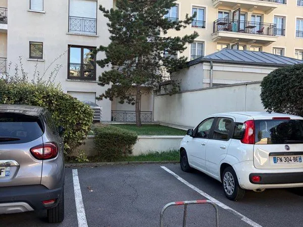 Place de parking voiture Raincy