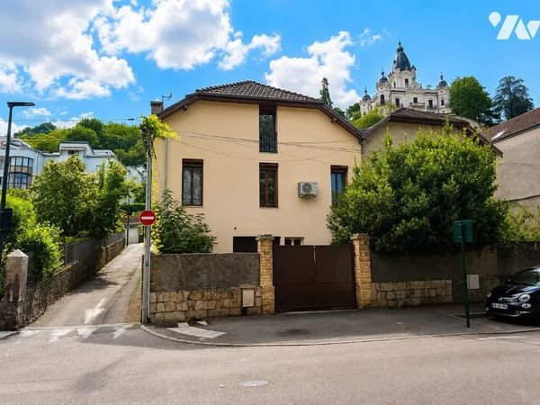 Vends maison de ville - 176.89 m² - 10 pièces, 7 chambres - Aix-les-Bains 73100