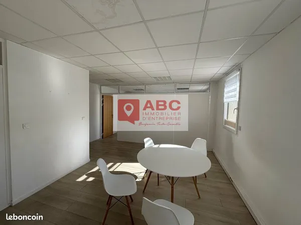 Bureaux 65 m² JACOU