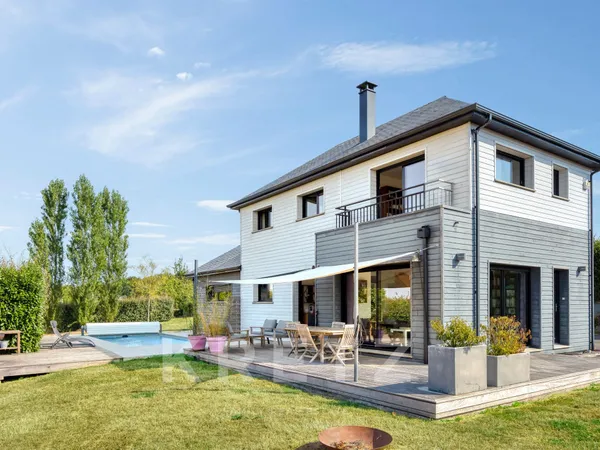 Maison contemporaine avec piscine sur 2 500 m² - Pavilly