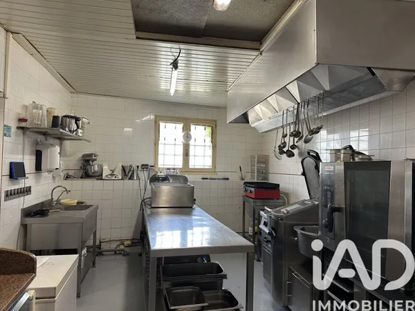 Local commercial 200 m²