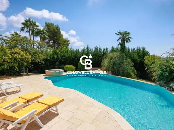 VILLA PROVENÇALE AVEC PISCINE ET VUE DÉGAGÉE À LA COLLE-SUR-LOUP