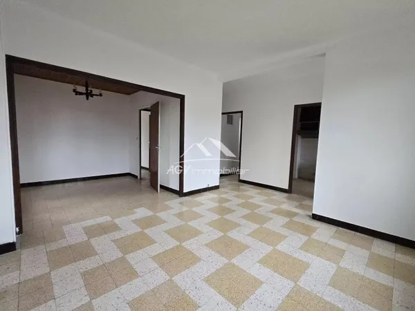 Maison avec deux logements et terrain constructible