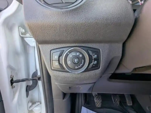 Ford Tourneo Courier 1.5 tdci 100ch titanium — photo 9