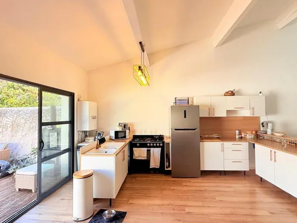 Maison rénovée avec jardin, terrasse et sous-sol - Poilhes