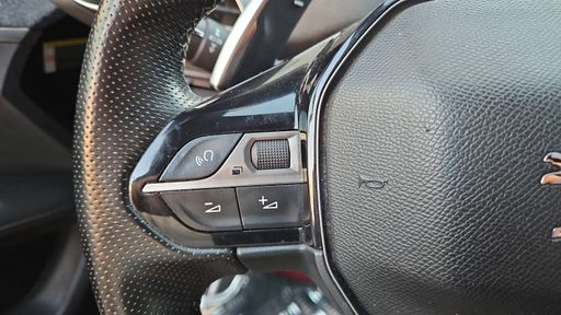 Peugeot 3008 1.2 PureTech 130 EAT6 - GT Line – 2018 – 88127 km – Essence – Boîte Automatique — photo 17