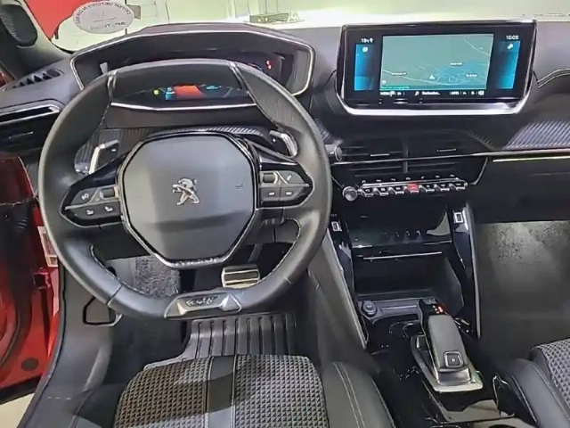 Peugeot 2008 puretech 130 s&amp;s eat8 — photo 17