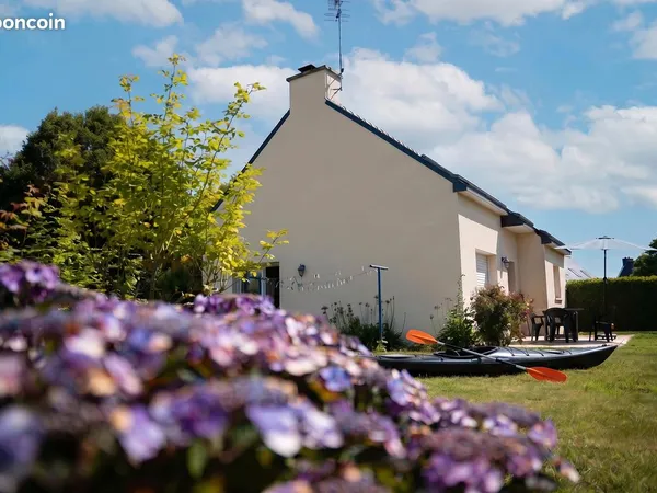 Maison lumineuse avec 4 chambres, jardin et garage à Servel/lannion proche des plages de Beg Léguer