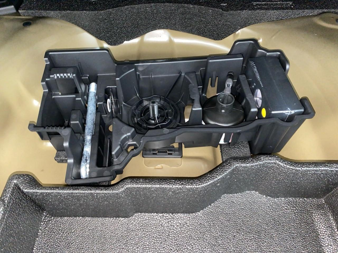 Peugeot 2008 hybrid 145 ch e-dcs6 allure — photo 12
