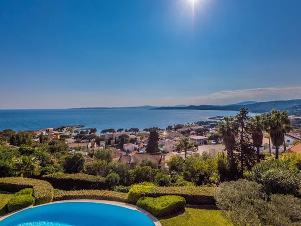 VILLA A PIED DU CENTRE - VUE MER EXCEPTIONNELLE