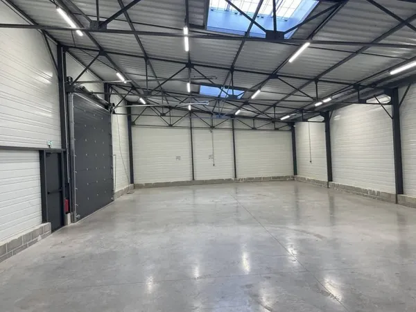 Local d'activité 280 m²