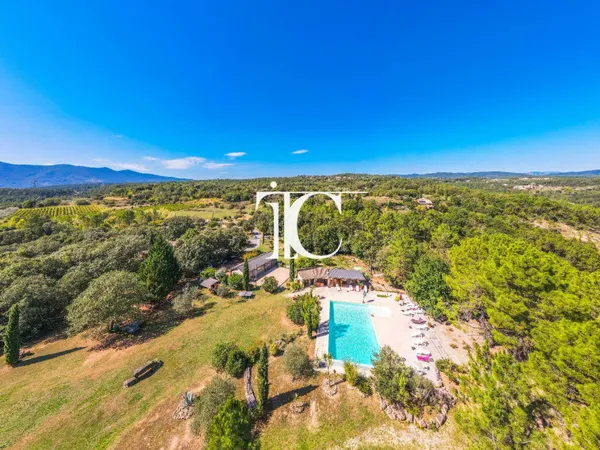 Villa 18 pièces 326 m²
