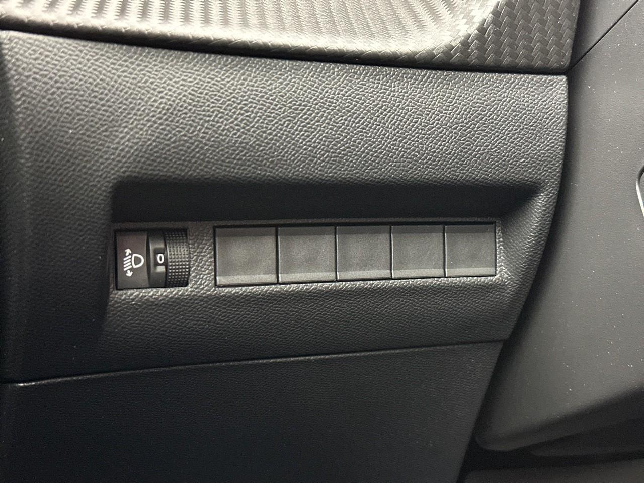 Peugeot 2008 100 s&s bvm6 allure — photo 16