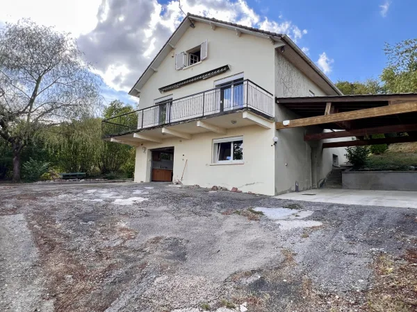 Maison à vendre à Verdun - 202 m², 5 chambres, terrain 3 053 m², garage et sous-sol complet