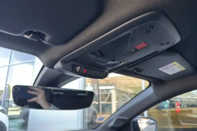 Peugeot 208 puretech 130 s&amp;s eat8 — photo 27