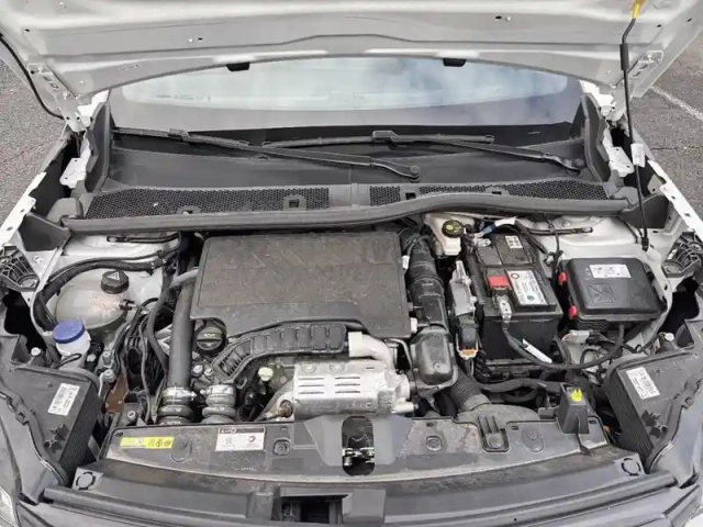 Peugeot 2008 puretech 100 s&amp;s bvm6 active pack — photo 7