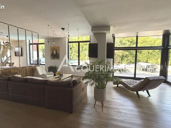 Villa 5 pièces 282 m²