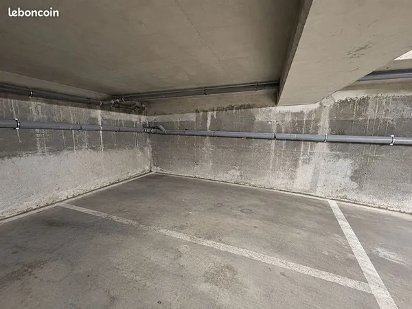 Place de Parking - Sous sol sécurisé - La Valentine