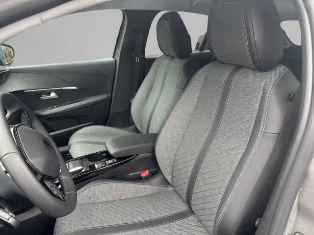 Peugeot 208 hybrid 110 e-dcs6 — photo 11