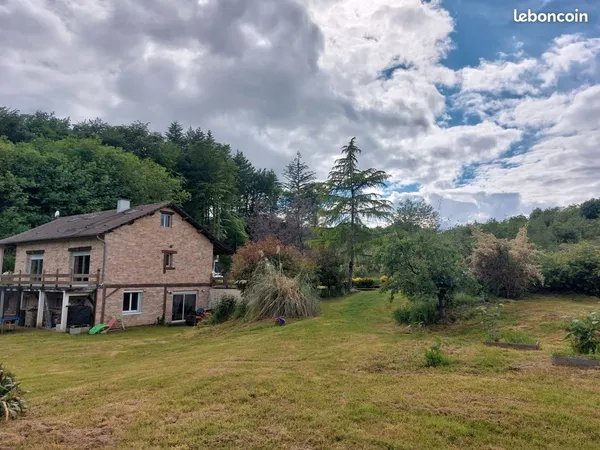 Maison individuelle 230 m² - Cadre nature exceptionnel - Favars (19330)