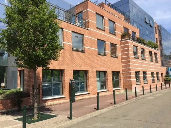 Local 8 pièces 163 m²