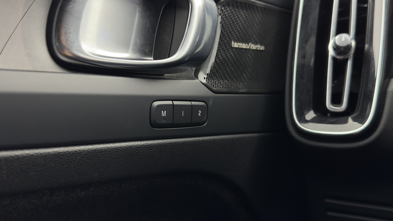 Volvo XC40 T5 Recharge 180+82 ch DCT7 — photo 17