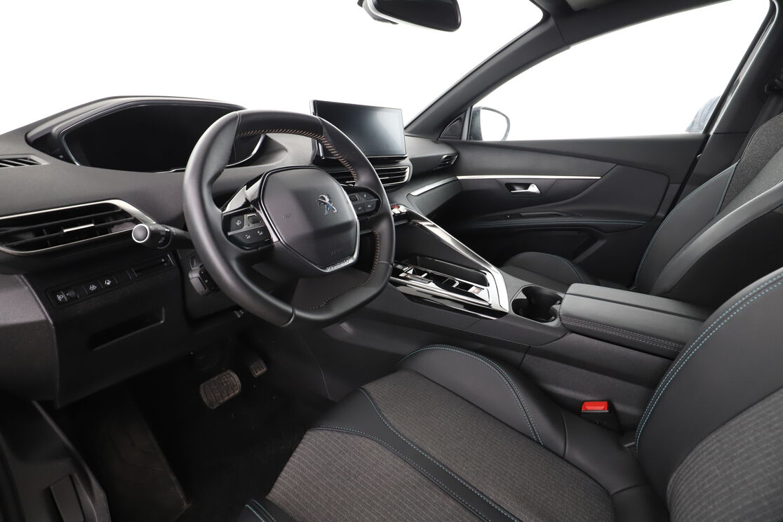 Peugeot 5008 1.2 Hybrid Allure Pack e-DCS6 — photo 10