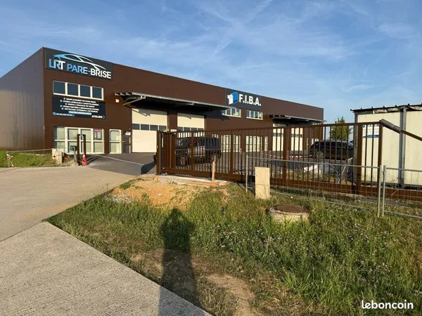 Local d'activité 240m2 à louer