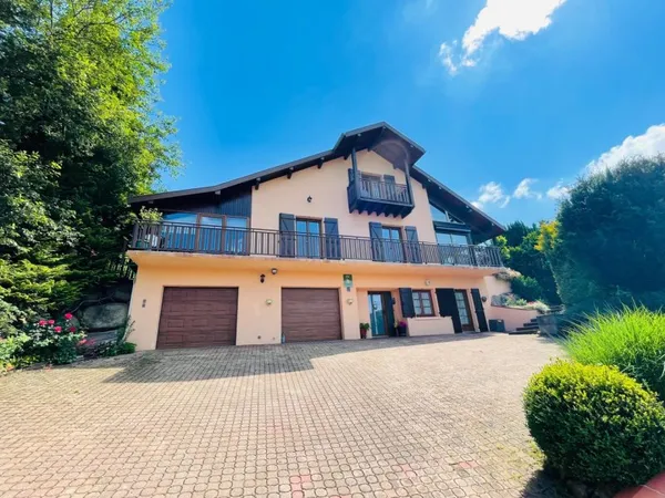Maison 10 pièces 270 m²